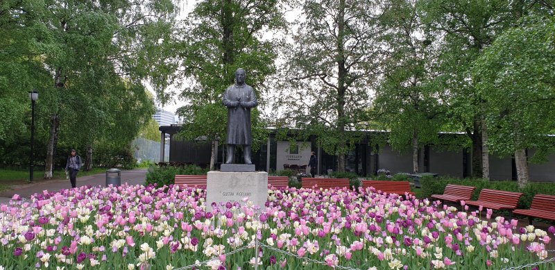A statue of Norwegian sculptor Gustav Vigeland greets you as you enter Vigelandsparken