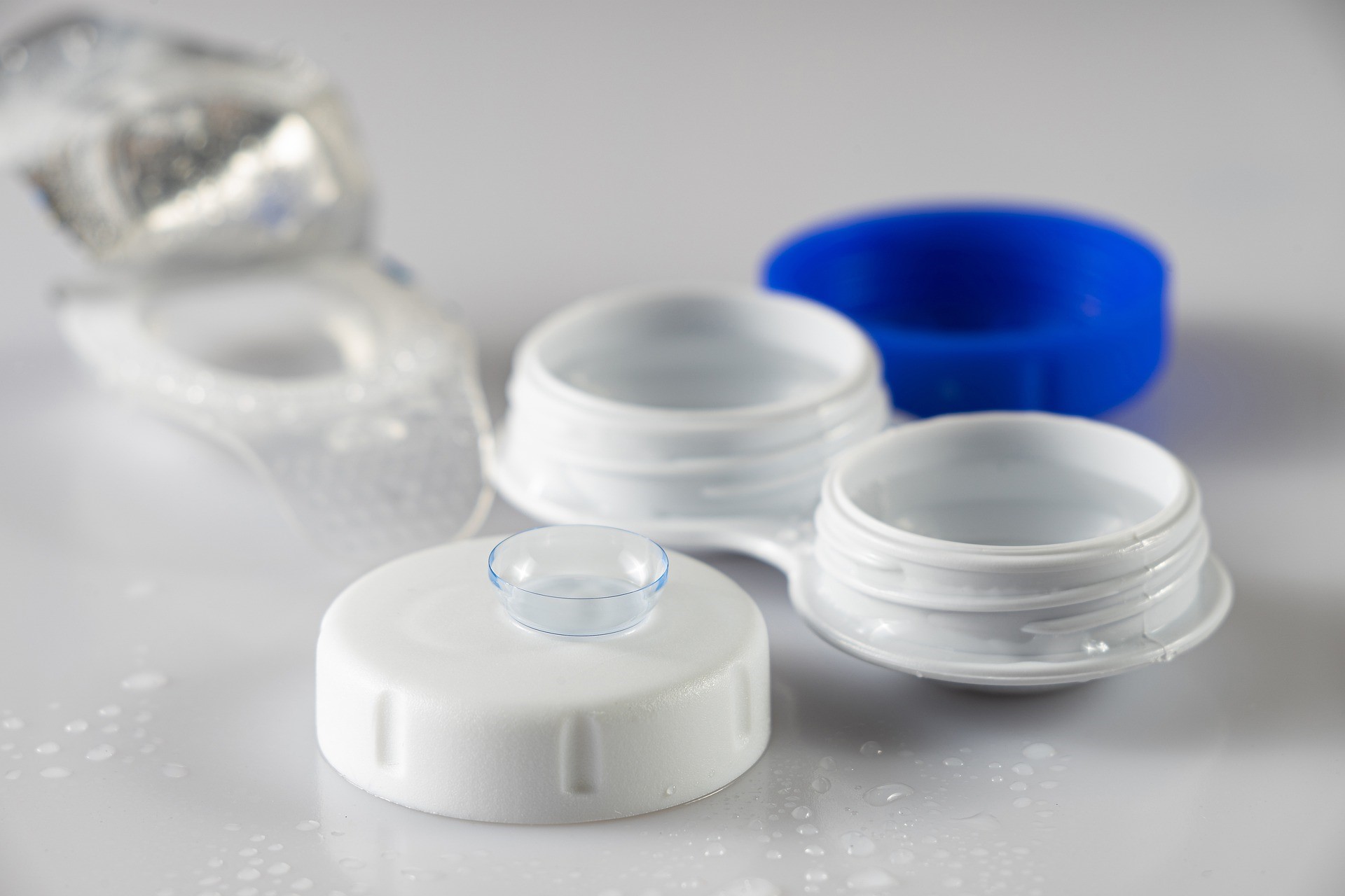 Use a screw-on contact lens case