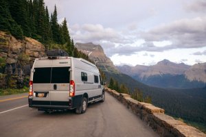Safety tips for road-tripping solo female travelers