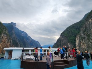Amazed passengers transiting the Qutang Gorge China