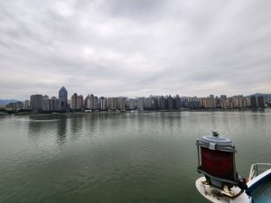 Approaching Chongqing along the Yangtze